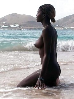 Amateur Black Porn Ebony Gives
