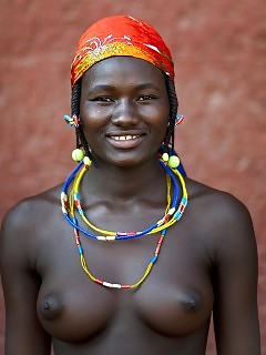 Sexy Pretty African Goddess Spying Ebony